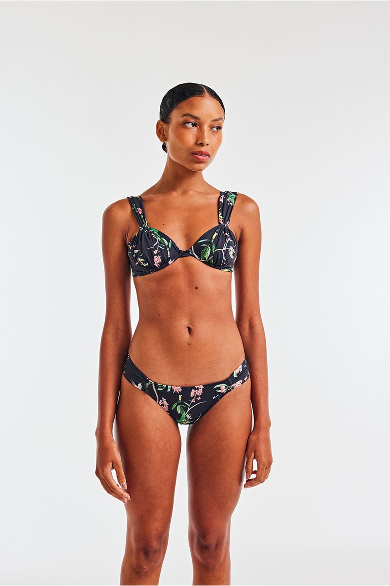 Top-tri-franzido-aro-varanda-verde