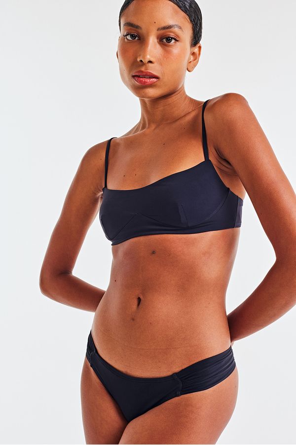 Calcinha franzida lateral preto Calcinha franzida lateral preto