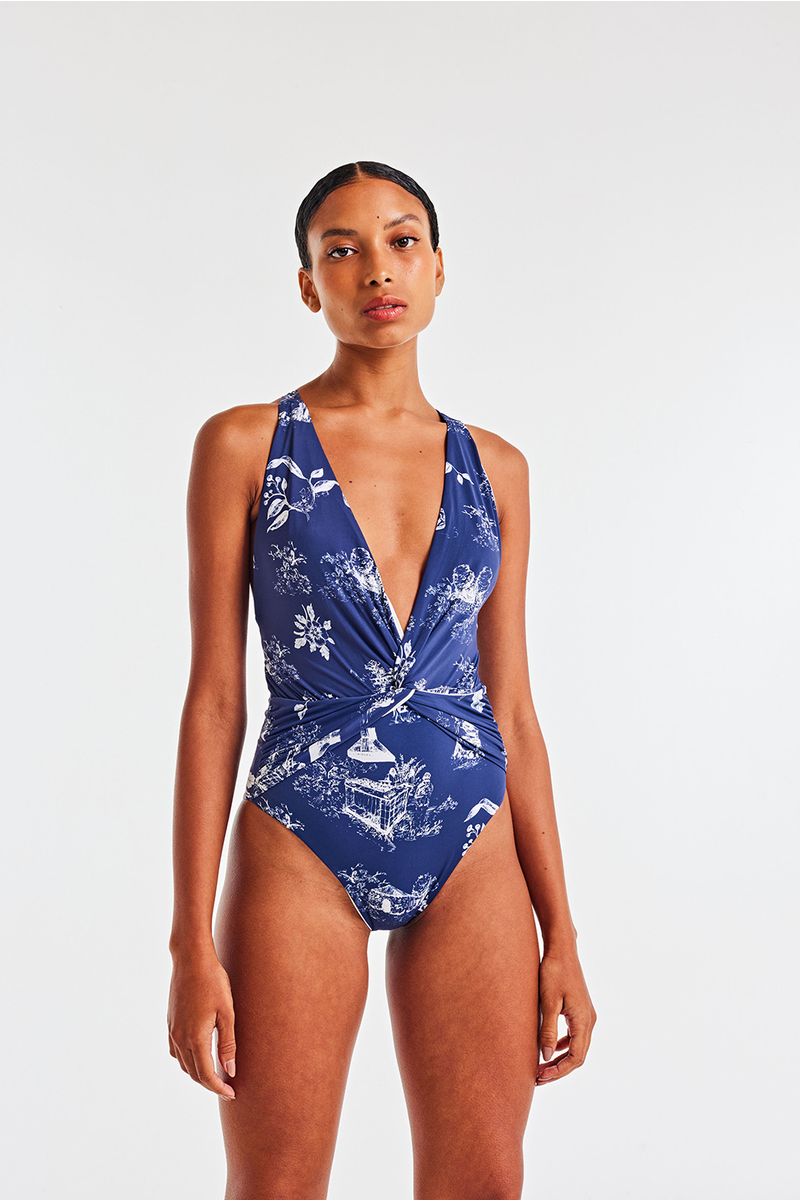 Maio-decote-torcido-toile-de-jouy-azul