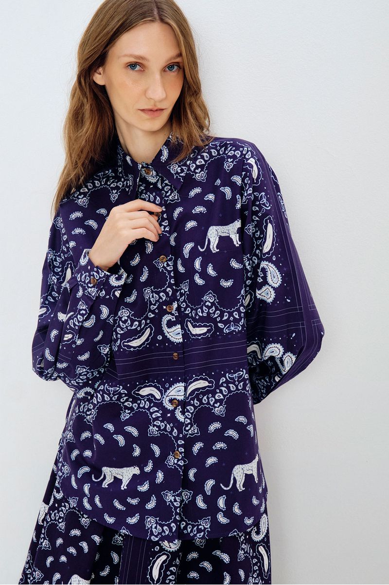 Camisa-oversized-bandana-azul