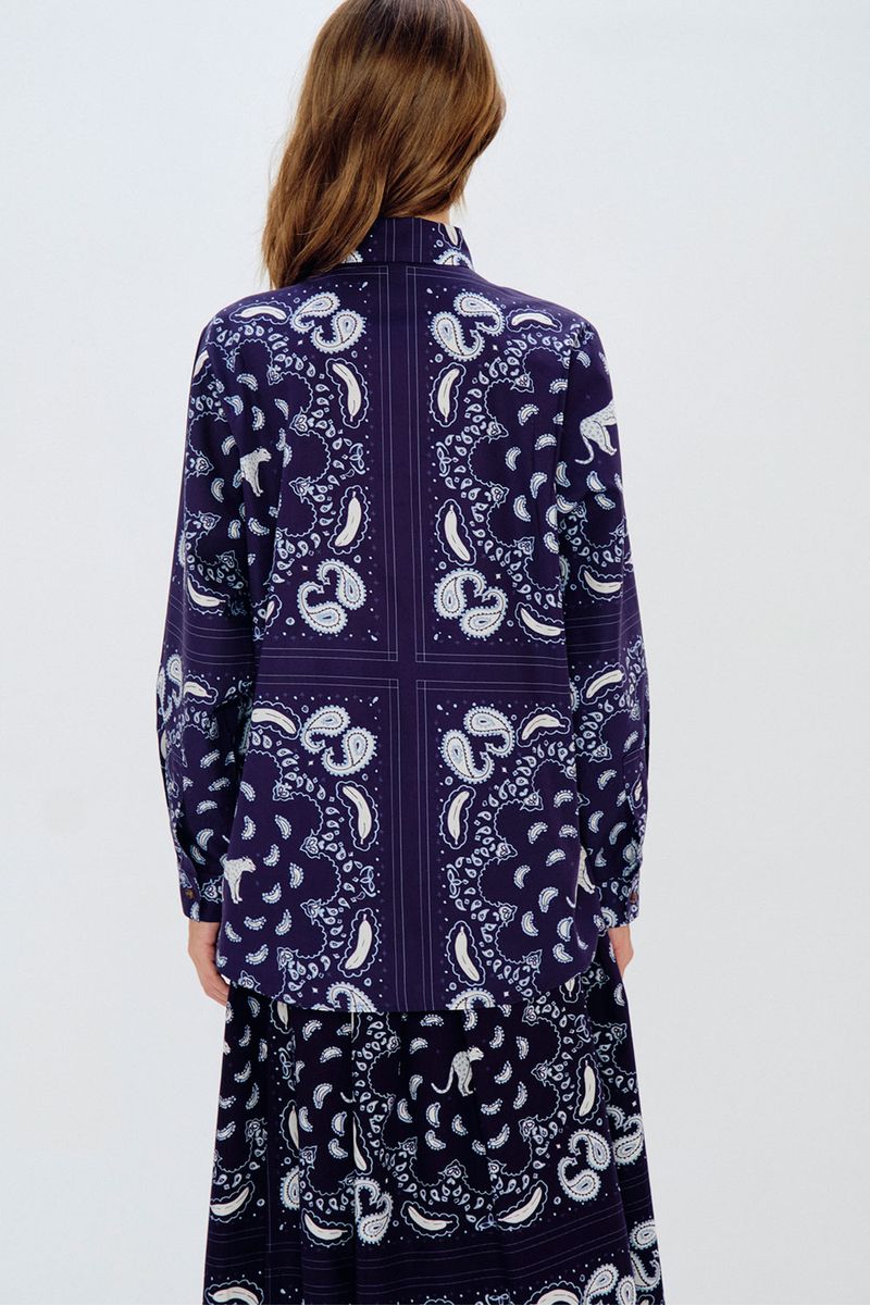 Camisa-oversized-bandana-azul