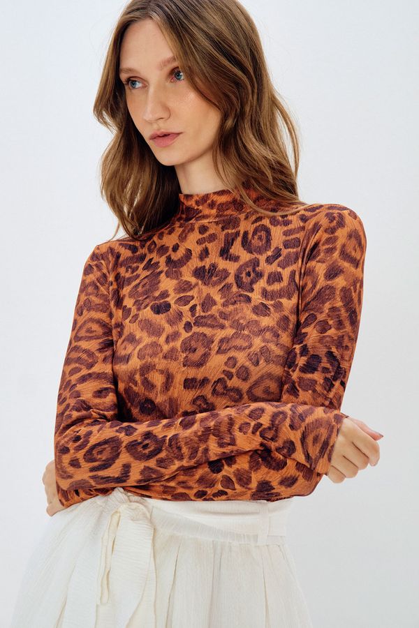 blusa-gola-role-onca-marrom