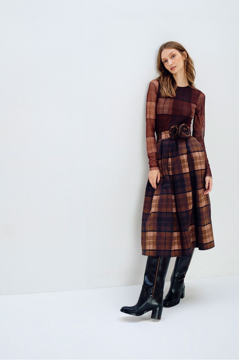 Saia-elastico-faixa-xadrez-marrom