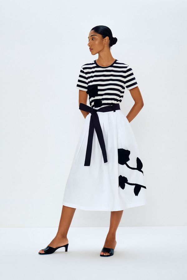 Saia-elastico-flora-bordado Saia-elastico-flora-bordado