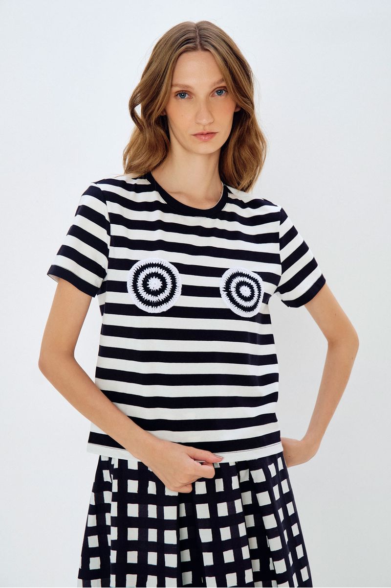 Camiseta-busto-listra-pb