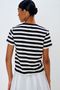 Camiseta-busto-flora-bordado