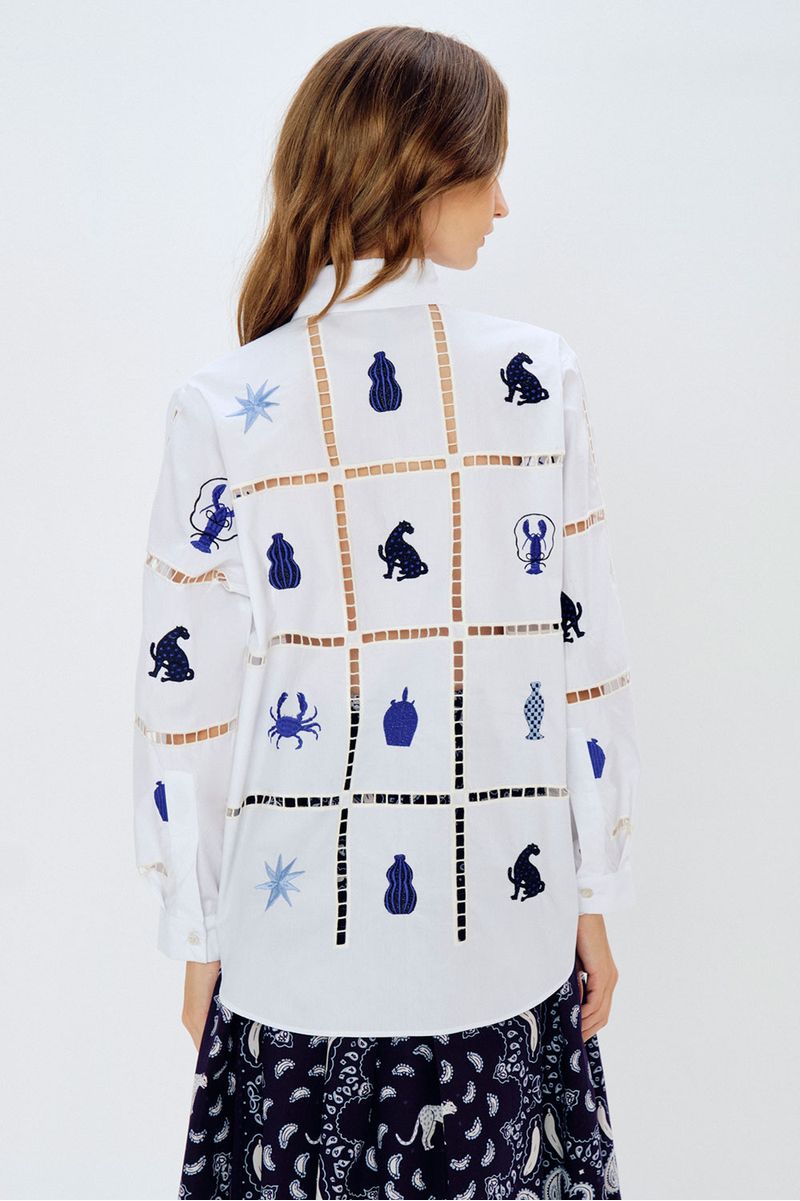 Camisa-oversized-bordada-azulejo