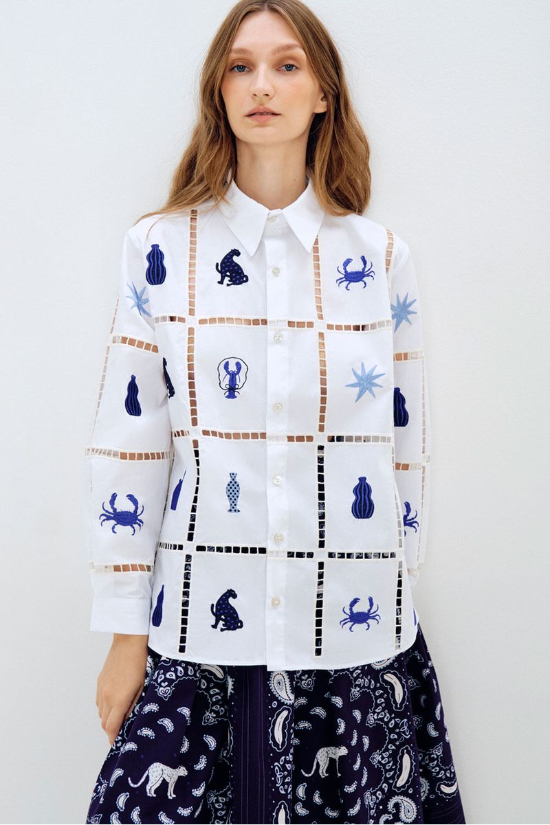 Camisa-oversized-bordada-azulejo