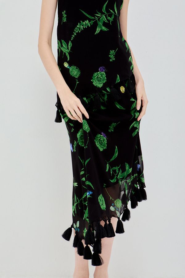 Saia-tassel-flora-preto Saia-tassel-flora-preto