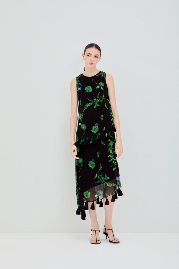 Blusa-tassel-flora-preto Blusa-tassel-flora-preto