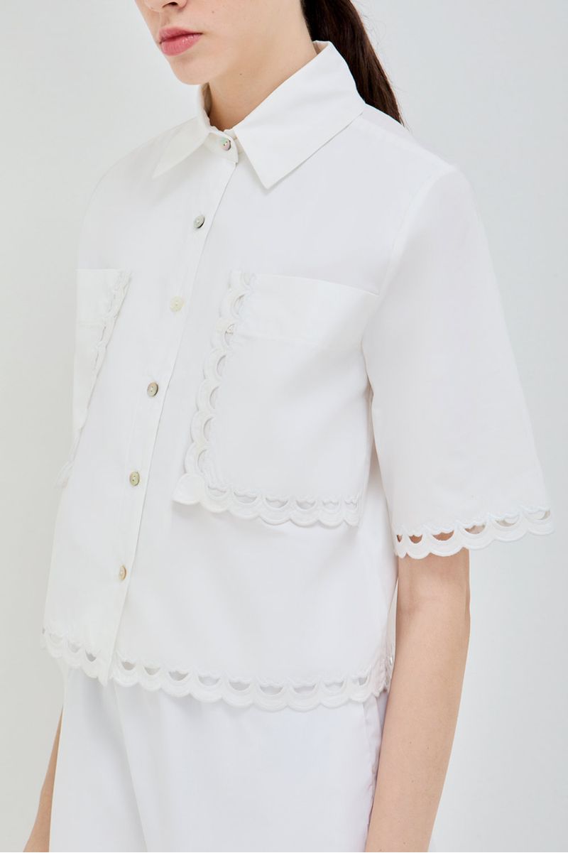 Camisa-alva-macaco-bordado