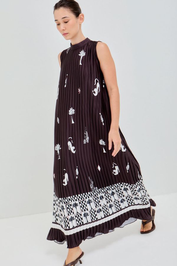 Vestido-caetana-bananeira-barrado-marrom