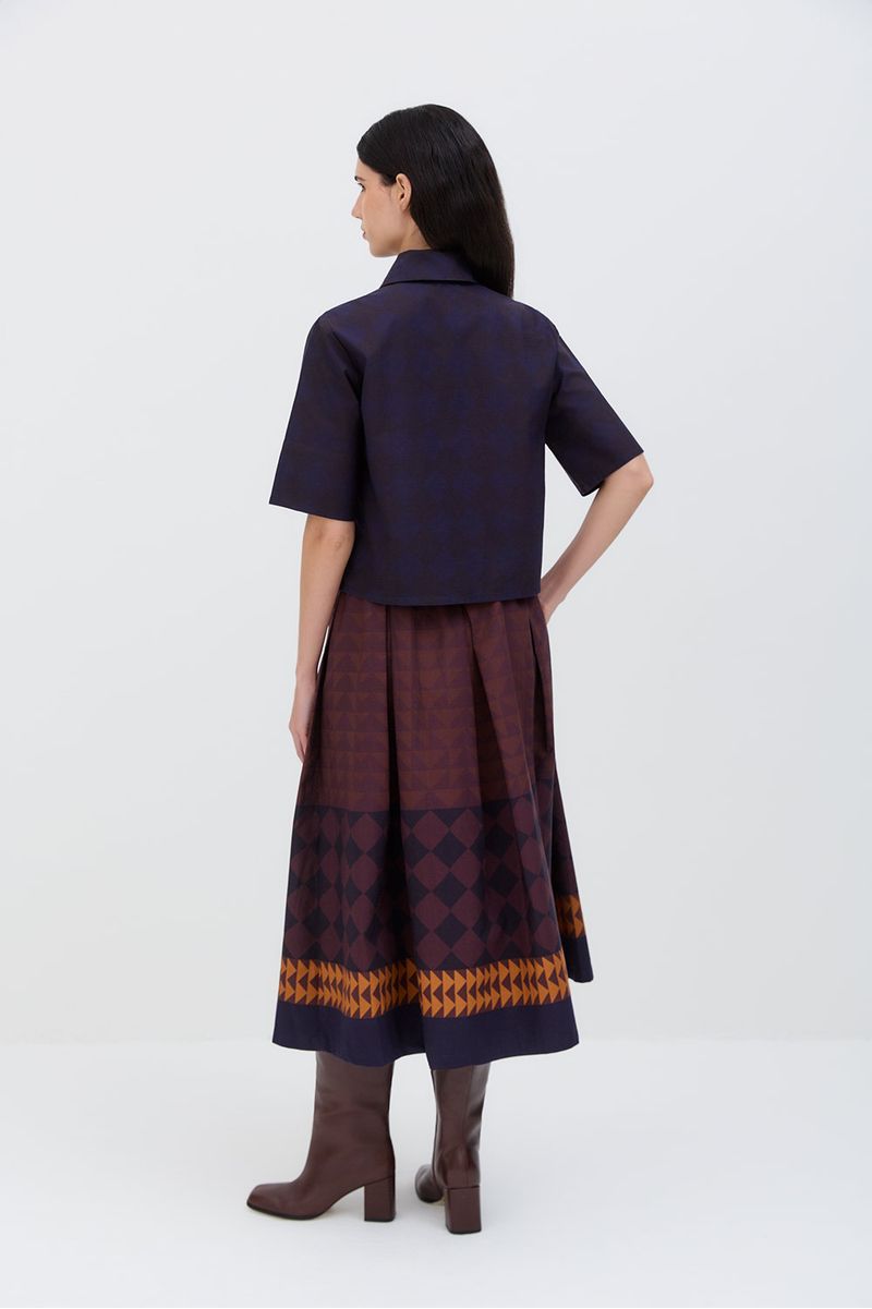 Camisa-alva-losango-marrom